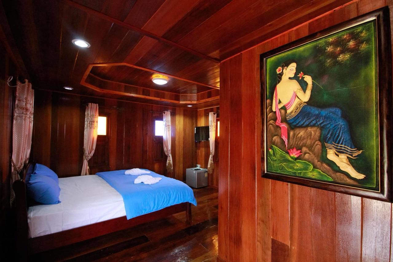 Ma Der Bua Hotel Kumphawapi 外观 照片