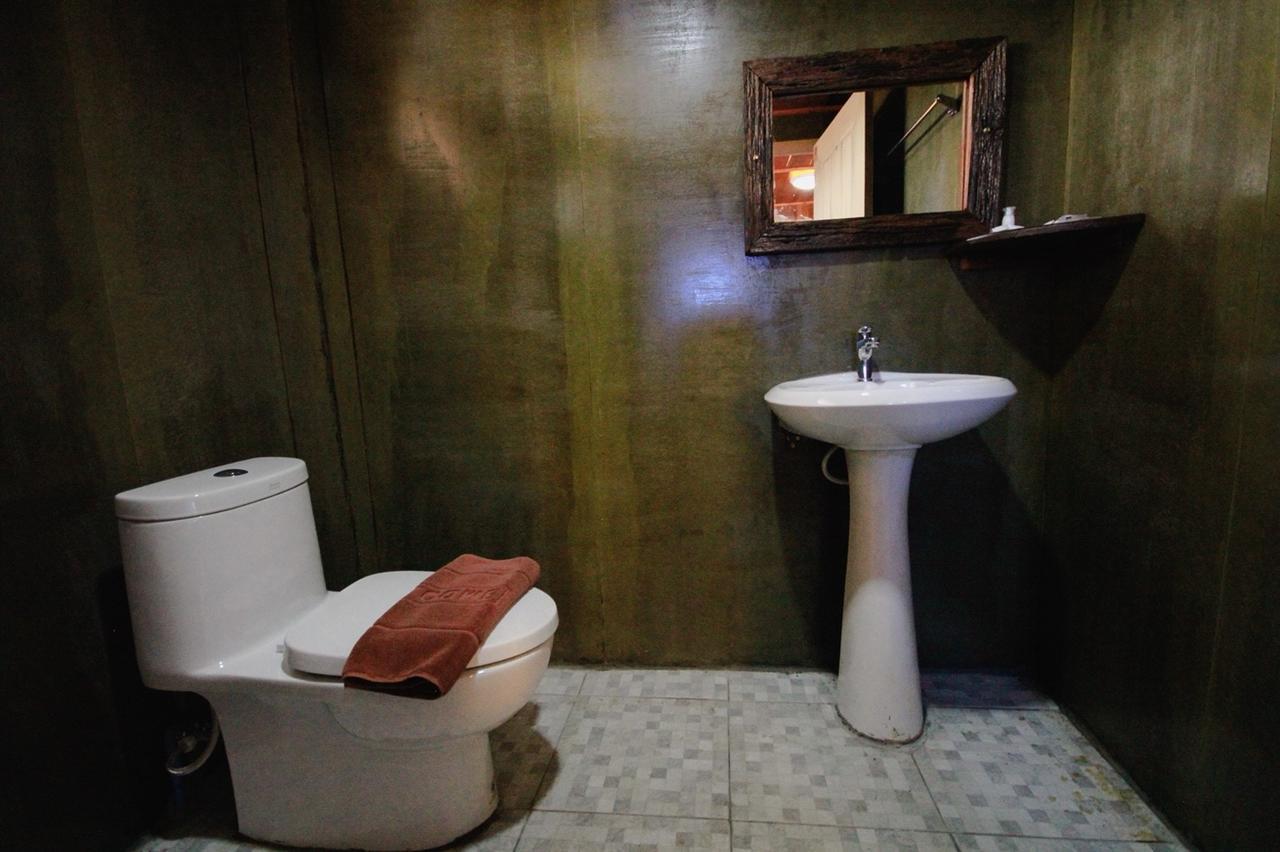 Ma Der Bua Hotel Kumphawapi 外观 照片