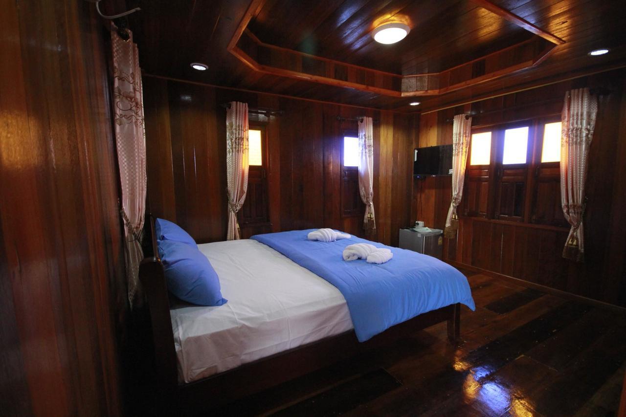 Ma Der Bua Hotel Kumphawapi 外观 照片