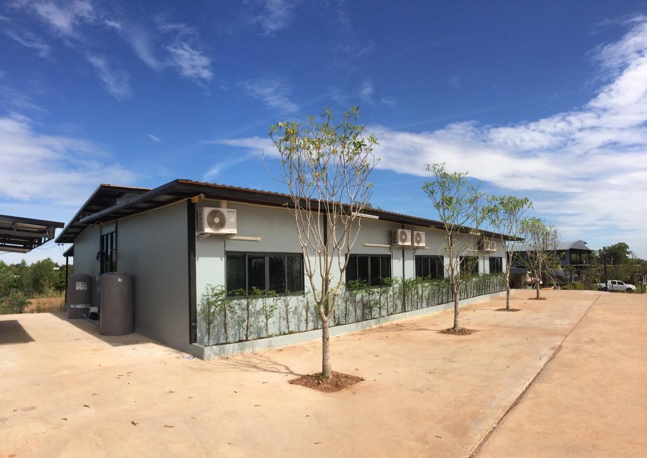 Ma Der Bua Hotel Kumphawapi 外观 照片