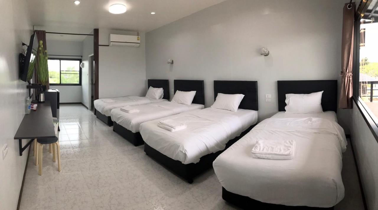 Ma Der Bua Hotel Kumphawapi 外观 照片